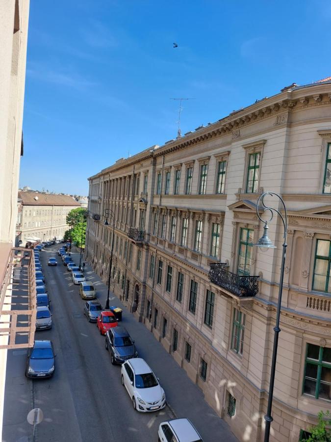 Sunny Studio At The Castle Budapeste Exterior foto